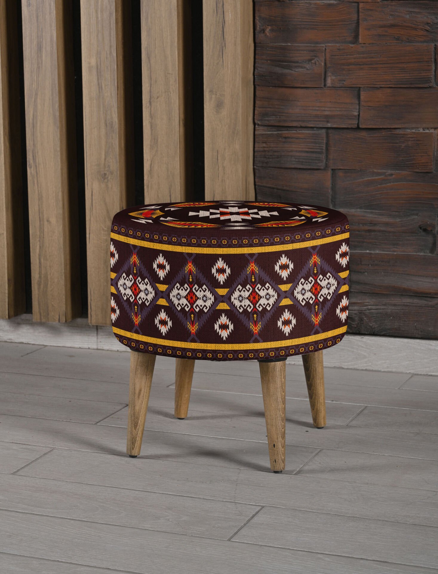 Kilim Desenli Kahve Ayaklı Puf +2 Kırlent-KP10-10
